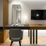 Teight 4*