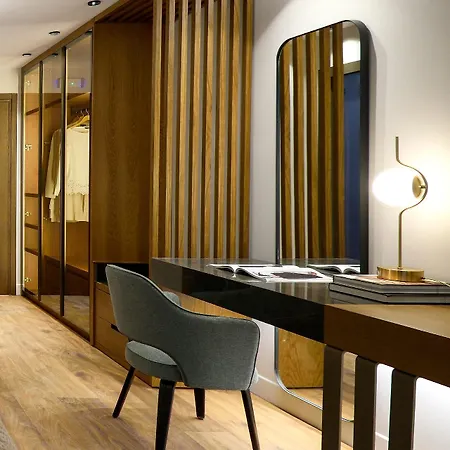 Hotel Teight 4*
